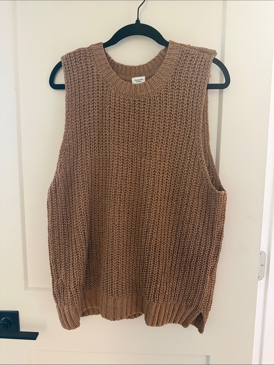 Abercrombie & Fitch Sweaters - Abercrombie & Fitch Chunky Knit Sleeveless Crewneck Sweater - Brown